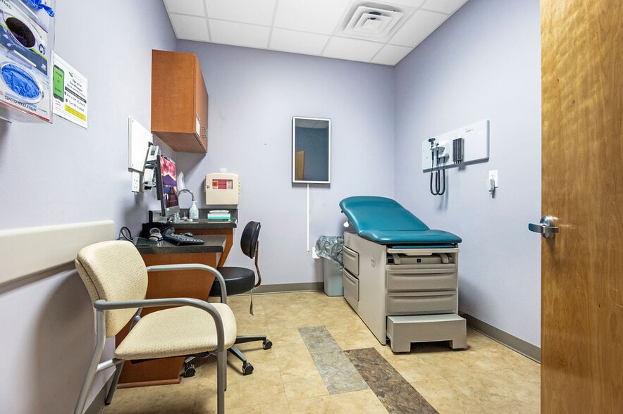 More Photos Of 4275 Western Blvd, Jacksonville Medical For Sale