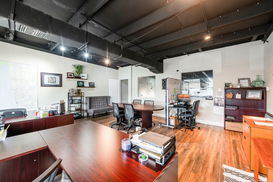 More Photos Of 5405 Taylor Rd, Naples Showroom For Sale