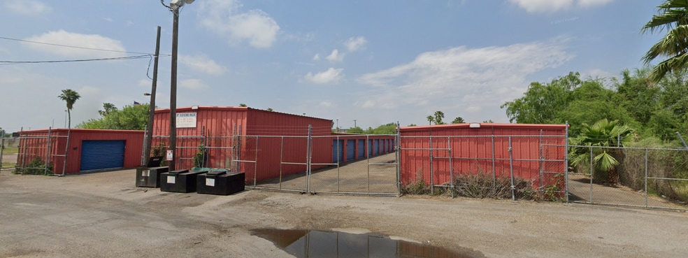 More Photos Of 1801 N Conway Ave, Mission Self Storage For Sale