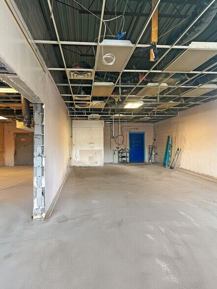 More Photos Of 8904-8924 S Meridian St, Indianapolis Unknown For Lease