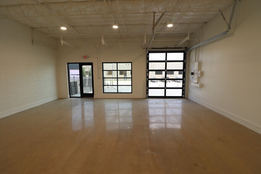 More Photos Of 155-165 Cole St, Dallas Freestanding For Lease