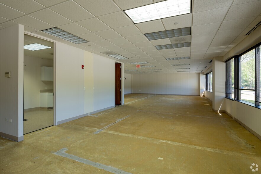 More Photos Of 450-500 E Diehl Rd, Naperville Unknown For Lease