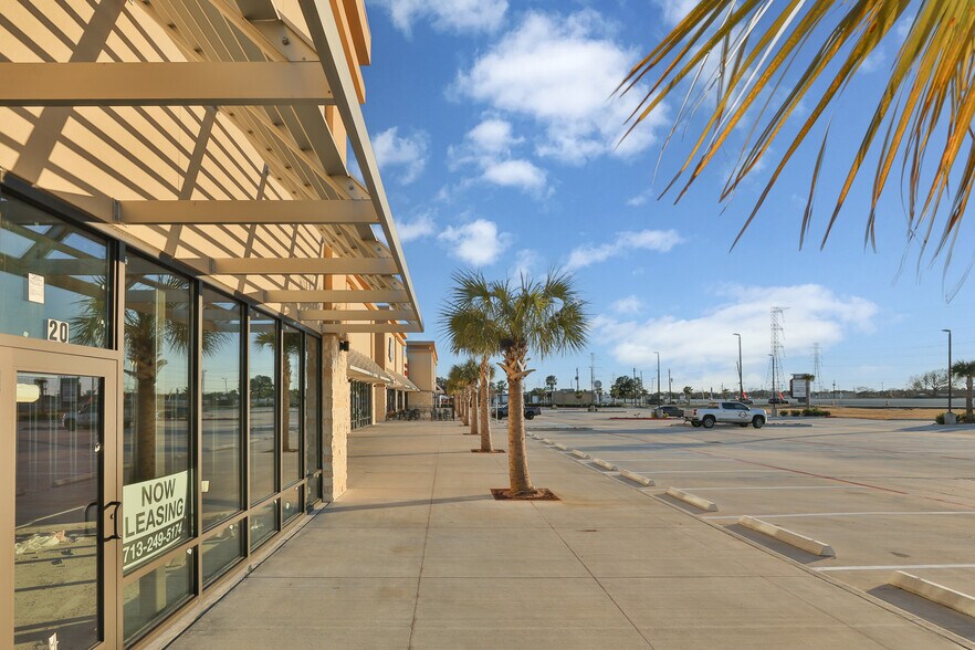 More Photos Of 3300 Bayport Blvd, Seabrook Storefront For Lease