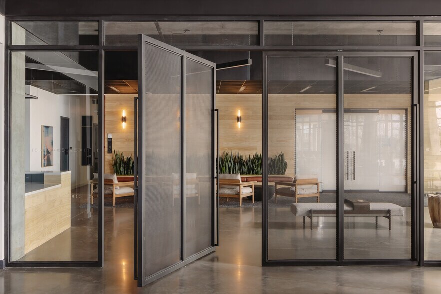 More Photos Of 3232 E Cesar Chavez St, Austin Unknown For Lease