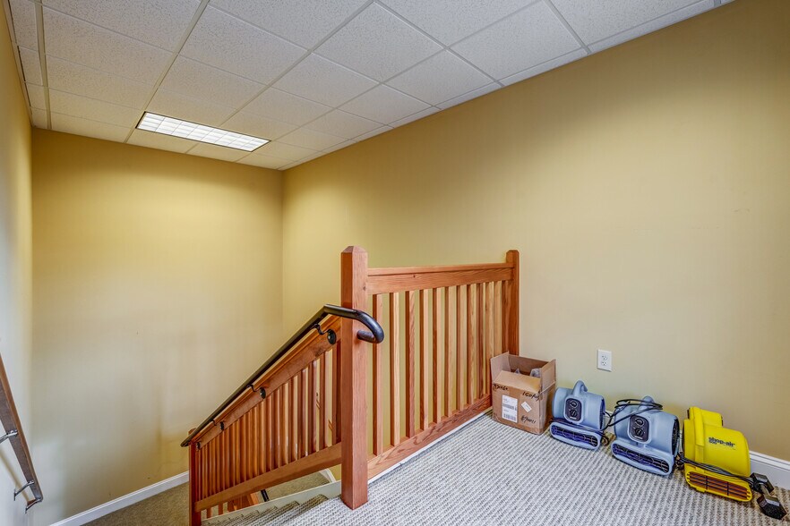 More Photos Of 95 Zion Station Ct, Troy Flex For Sale