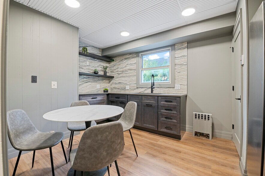 More Photos Of 1553 Broadway, Hewlett Office For Lease