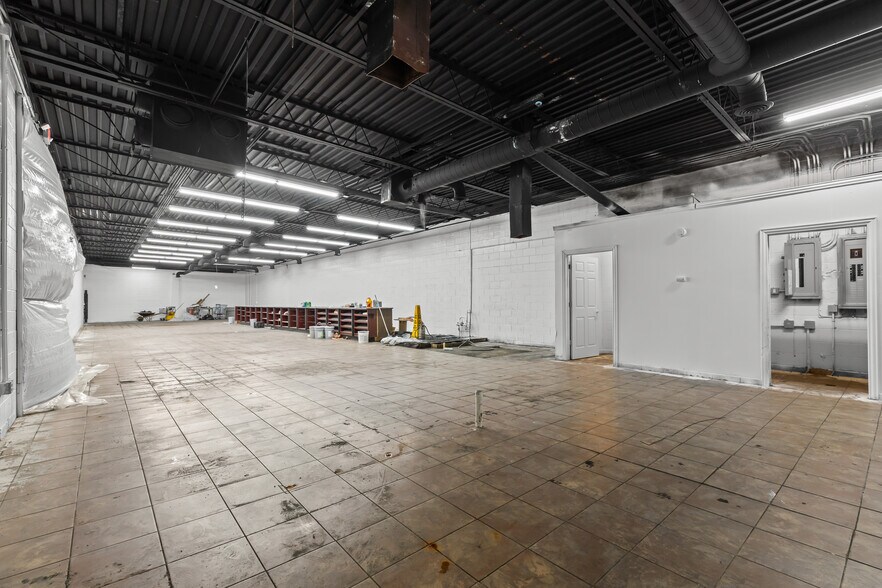 More Photos Of 192 S Main St, Mount Clemens Freestanding For Sale