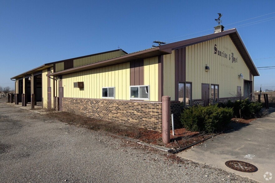 More Photos Of 3504 S Virginia, Crystal Lake Truck Terminal For Sale