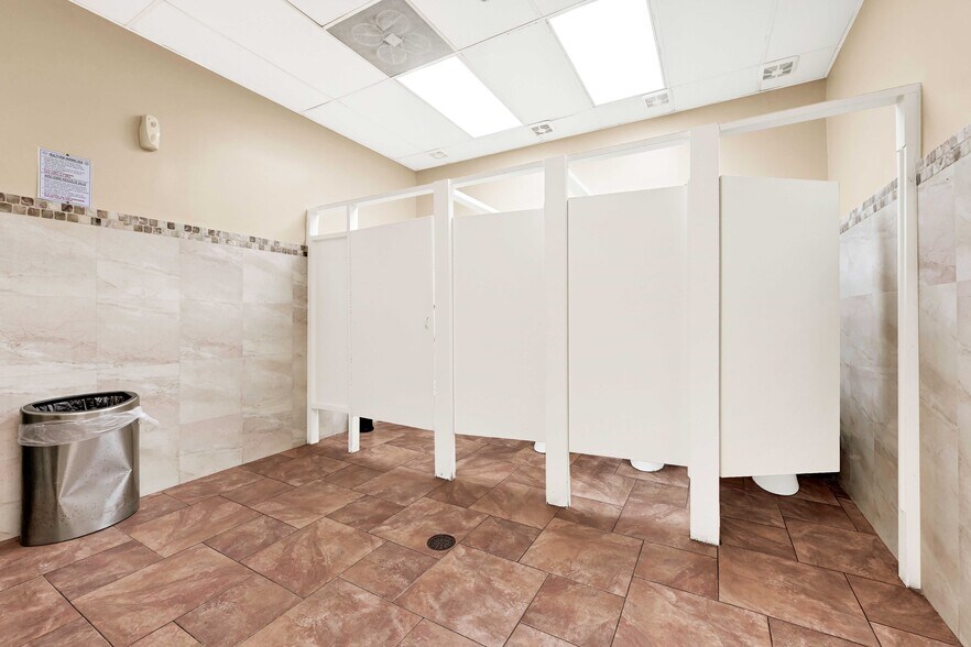 More Photos Of 1055 Bay Area Blvd, Houston Restaurant For Sale