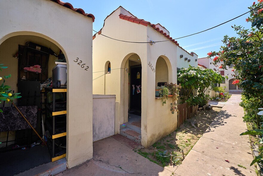 More Photos Of 3262 Monette Pl, Los Angeles Apartments For Sale