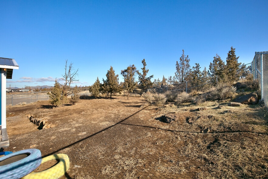 More Photos Of 932 4th ct, Redmond Warehouse For Sale