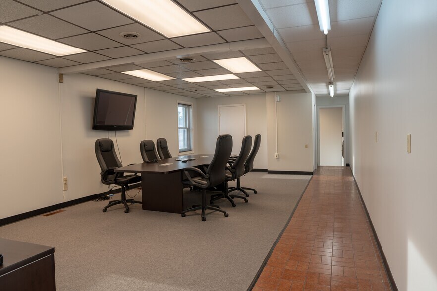 More Photos Of 385-387 Industrial Dr, Mount Juliet Warehouse For Lease