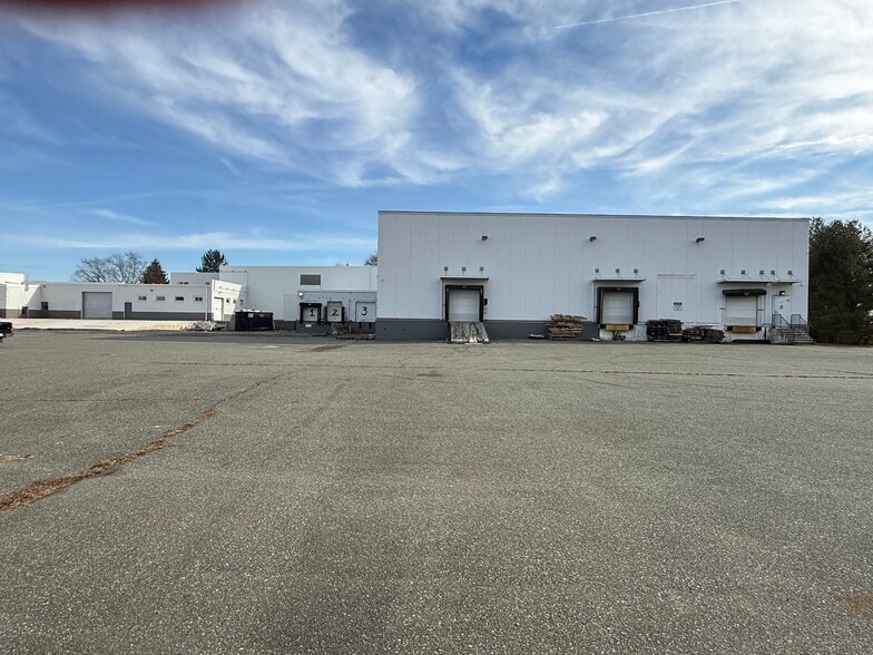 More Photos Of 1207 W Bridge St, Spring City Warehouse For Lease