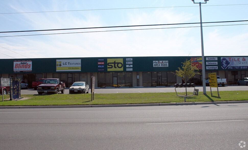 More Photos Of 1101 W Ferguson Ave, Pharr Showroom For Lease