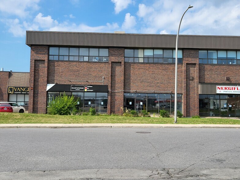 More Photos Of 920-960 Rue Bégin, Montréal Showroom For Lease
