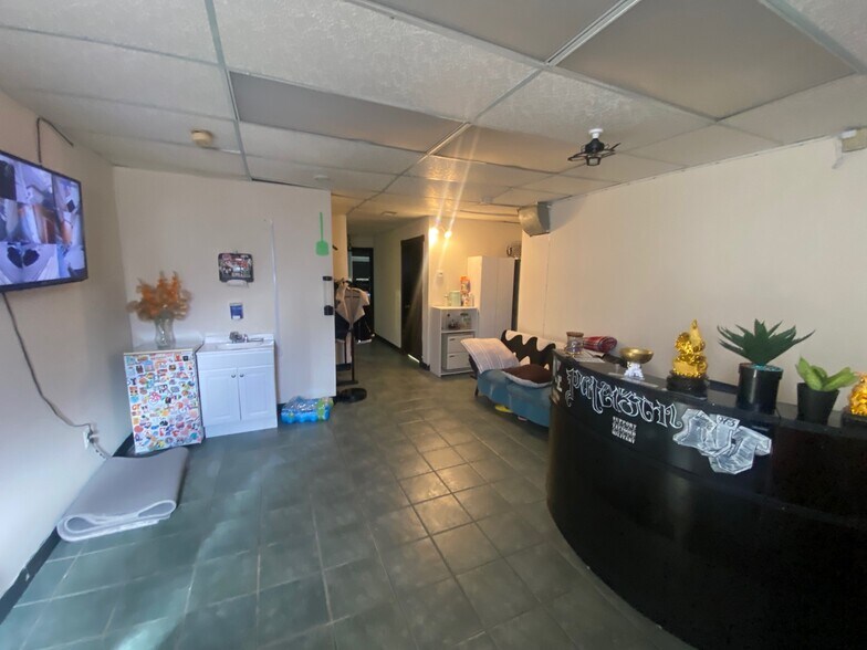 More Photos Of 20 Juliustown Rd, Browns Mills Storefront Retail Residential For Sale