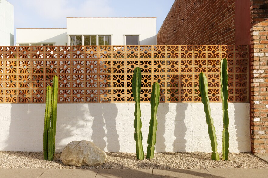 More Photos Of 2218 Pico Blvd, Santa Monica General Retail For Sale