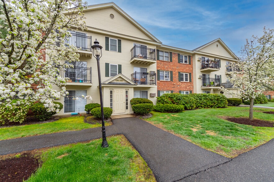 More Photos Of 1 Oak Hill Ln, Nashua Apartments For Sale
