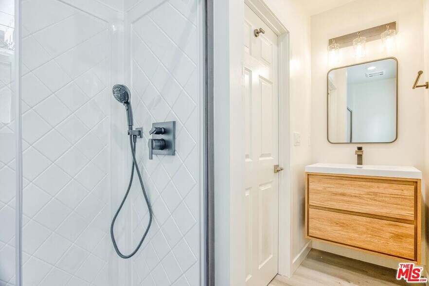 More Photos Of 158 N Edgemont St, Los Angeles Multifamily For Sale