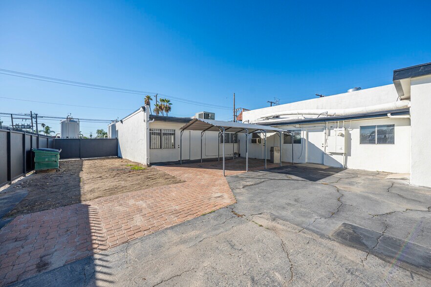 More Photos Of 5146 Maine Ave, Baldwin Park Flex For Lease