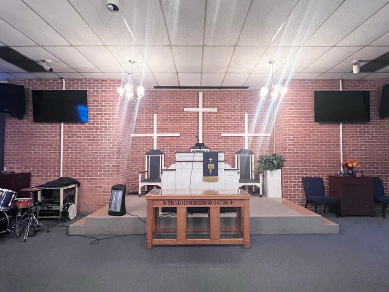 More Photos Of 4417 Douglas St NE, Washington Religious Facility For Sale
