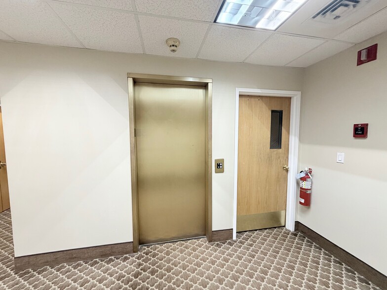 More Photos Of 1200 E Putnam Ave, Riverside Office For Lease