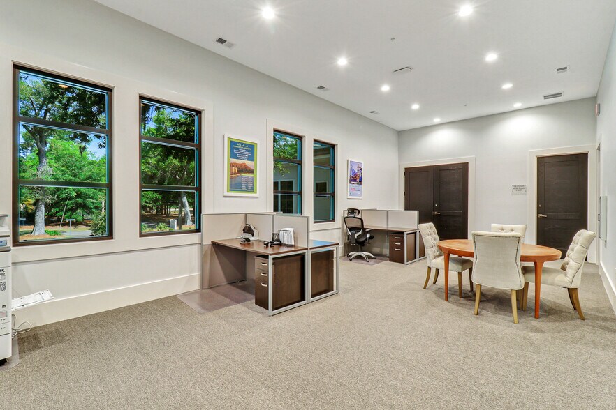 More Photos Of 10 Park Ln, Hilton Head Island Office For Sale