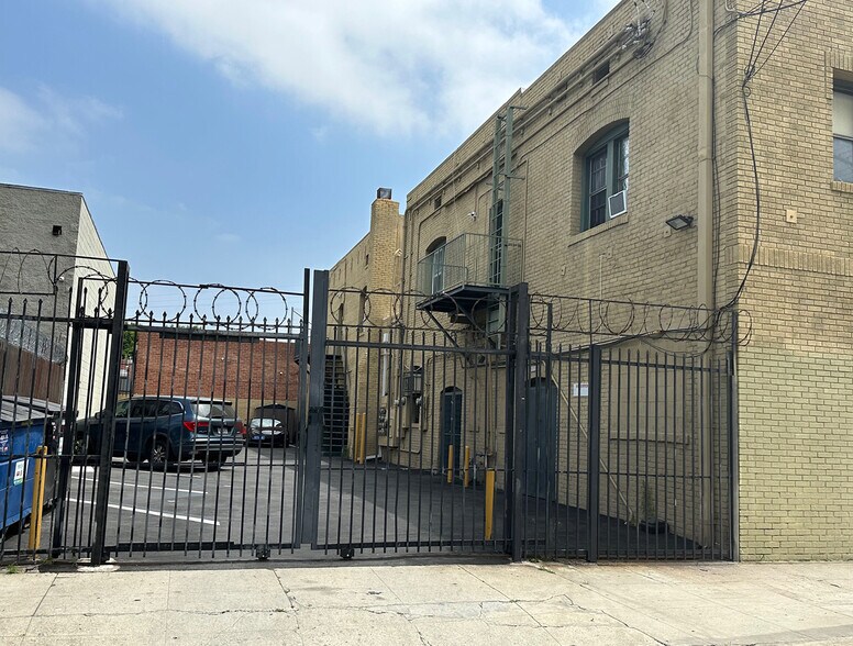More Photos Of 3023-3035 S Grand Ave, Los Angeles Apartments For Sale