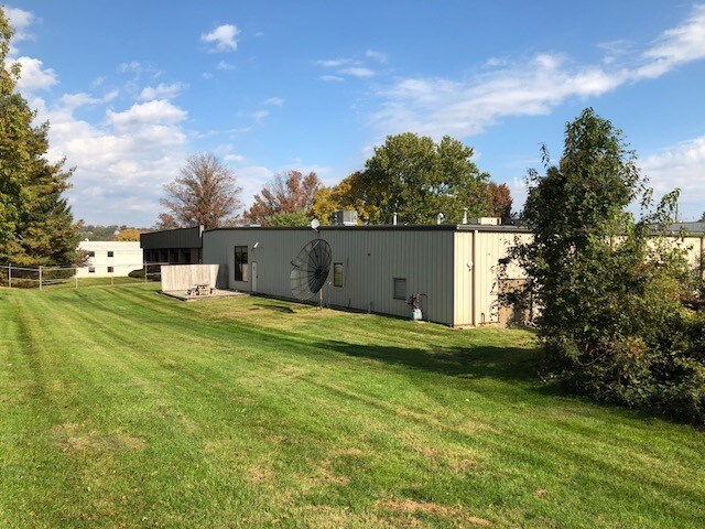 More Photos Of 3040 Industry Dr, Lancaster Flex For Sale