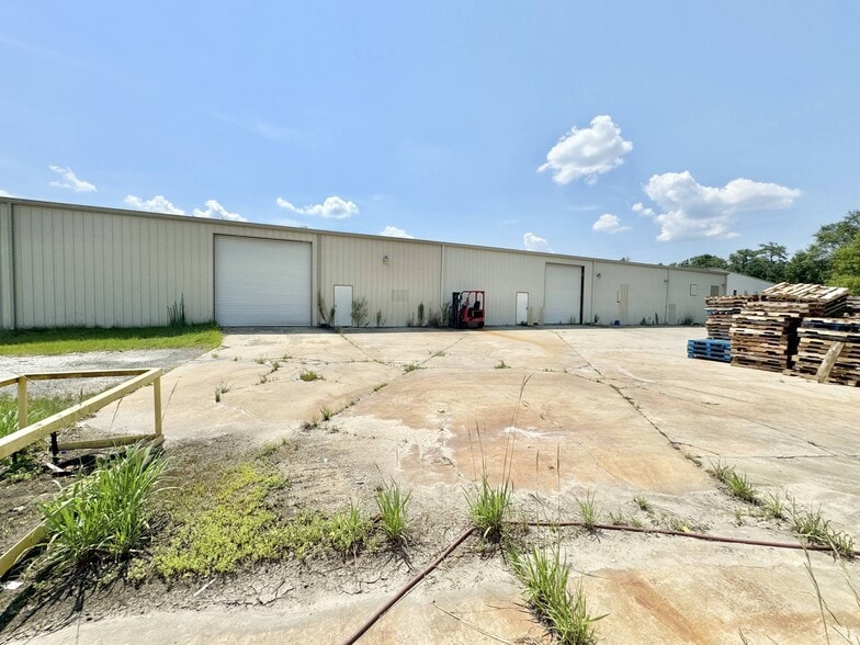 More Photos Of 400 Carver St, Mount Vernon Warehouse For Sale