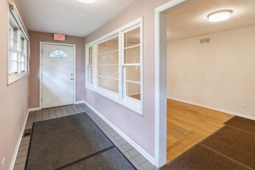 More Photos Of 217 55th St, Clarendon Hills Office For Sale