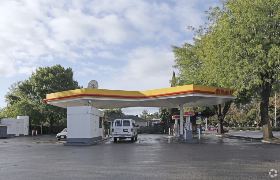 More Photos Of 2194 University Ave, East Palo Alto Service Station For Sale