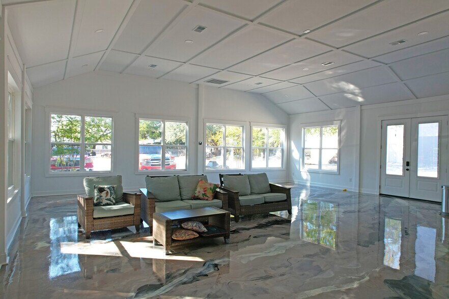 More Photos Of 3019 Augusta Rd, West Columbia Light Distribution For Sale
