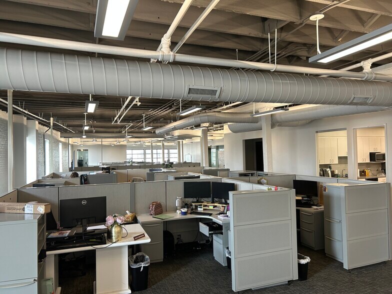 More Photos Of 411 Monroe Ave, Memphis Office For Lease