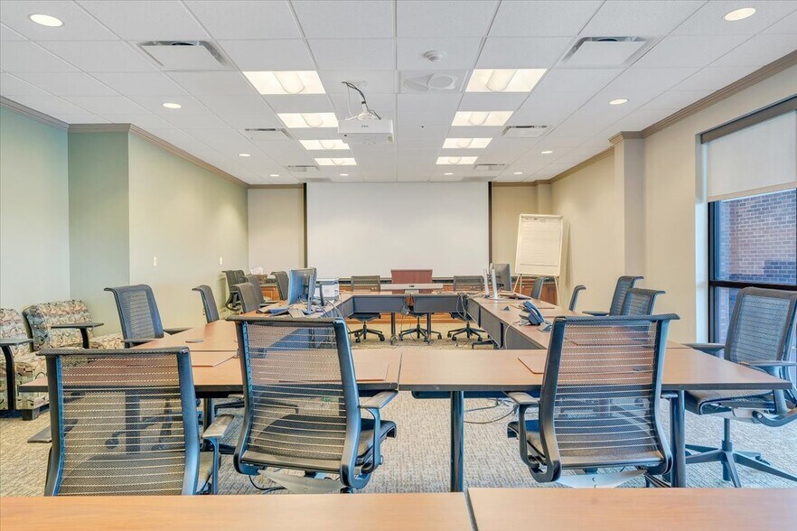 More Photos Of 5240 Valleypark Dr, Roanoke Office For Sale