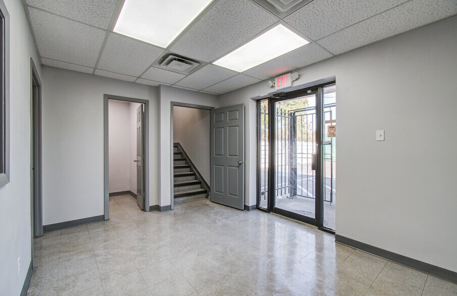 More Photos Of 8730 Ley Rd, Houston Warehouse For Lease