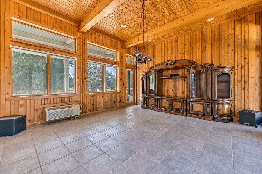 More Photos Of 43 Pool Rd, Richards Specialty For Sale