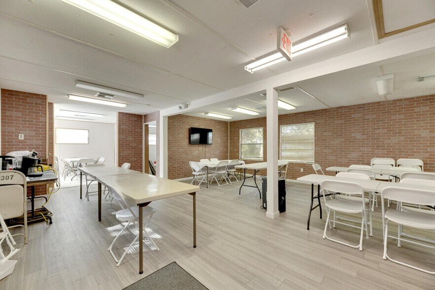 More Photos Of 3001 S Kings Ave, Brandon Religious Facility For Sale