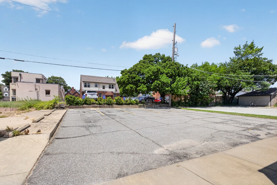 More Photos Of 133 N Glendale St, Wichita Office For Sale