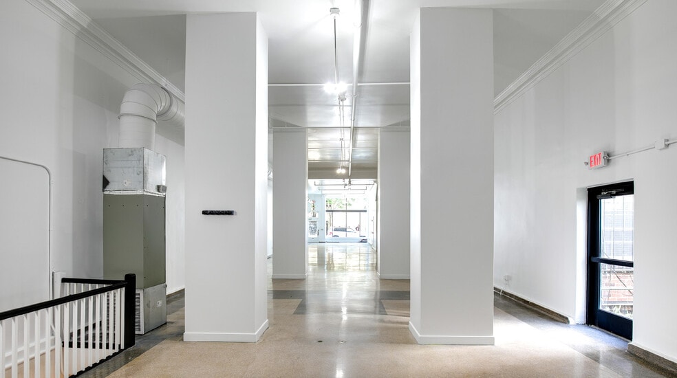 More Photos Of 304 E Grace St, Richmond Storefront Retail Office For Lease