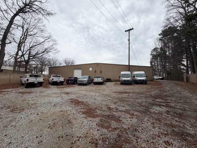 More Photos Of 120 Landmark Dr, Greensboro Warehouse For Lease