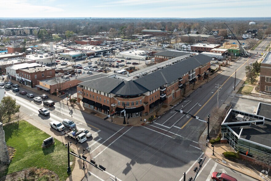 More Photos Of 249 N Kirkwood Rd, Saint Louis General Retail For Lease
