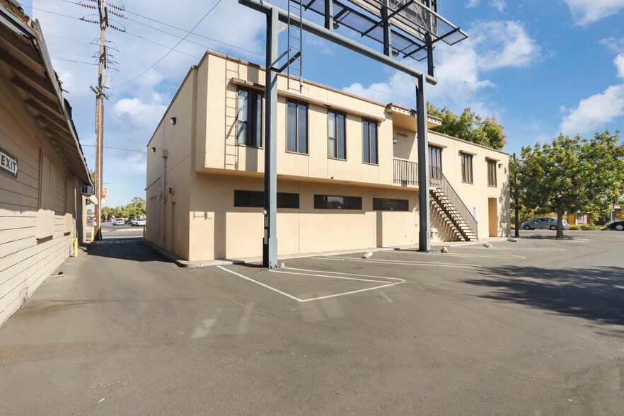 More Photos Of 200 W Harding Way, Stockton Office For Lease