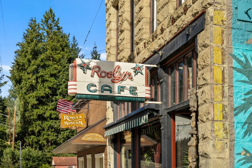 More Photos Of 201 W Pennsylvania Ave, Roslyn Restaurant For Sale