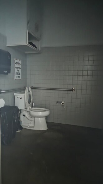 More Photos Of 1713 Park Pl, College Station General Retail For Lease