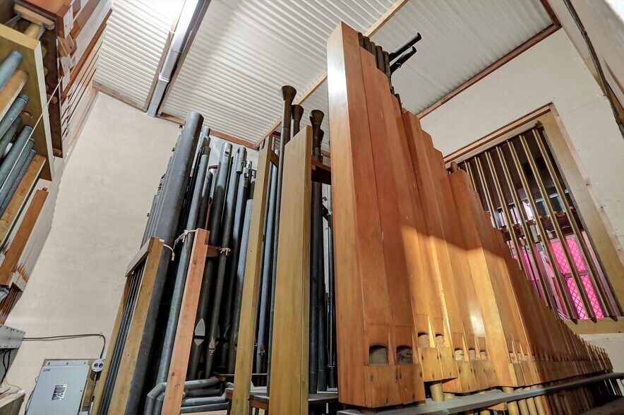 More Photos Of 111 S Walnut St, Edinburgh Theater Concert Hall For Sale