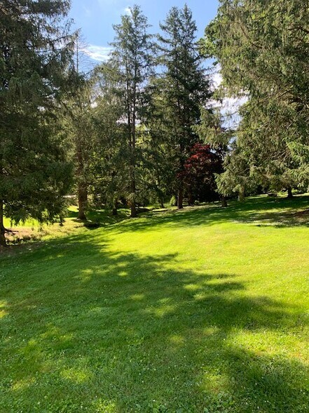 More Photos Of 862 Iron Ridge Rd, Spring Grove Apartments For Sale