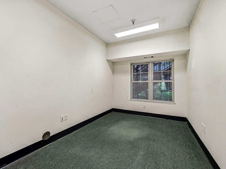 More Photos Of 64 Clingman Ave, Asheville Office For Sale