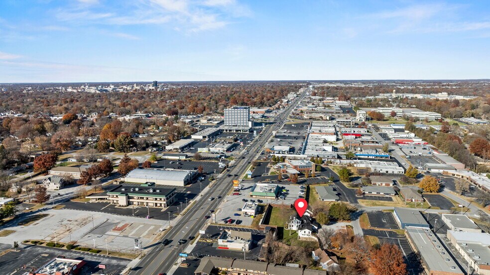 More Photos Of 2039 S Brentwood Blvd, Springfield Office For Sale