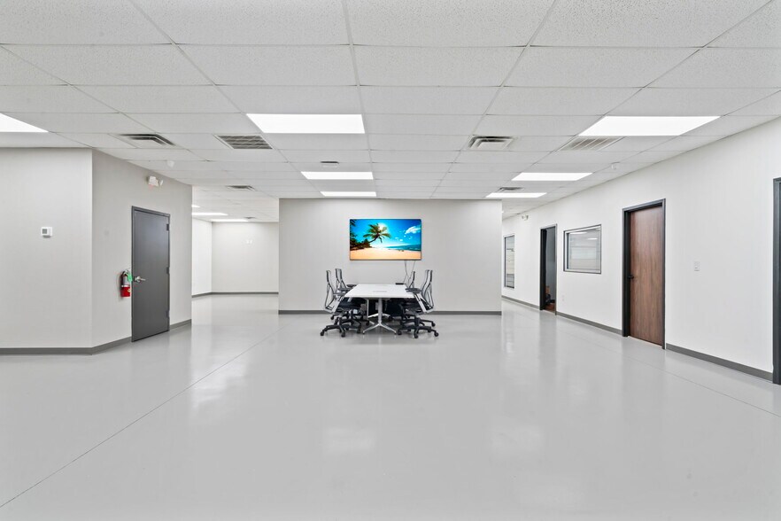 More Photos Of 3664 Walnut Bend Ln, Houston Office For Lease